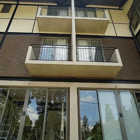 Bulwark Hotel *