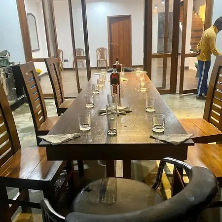 Euphoria White House Nuwaraeliya 4*