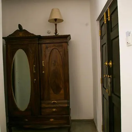 Lodge Shiromani Adaviya