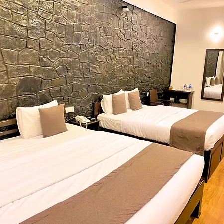 Queens Mount Glen Heights Hotel 2*