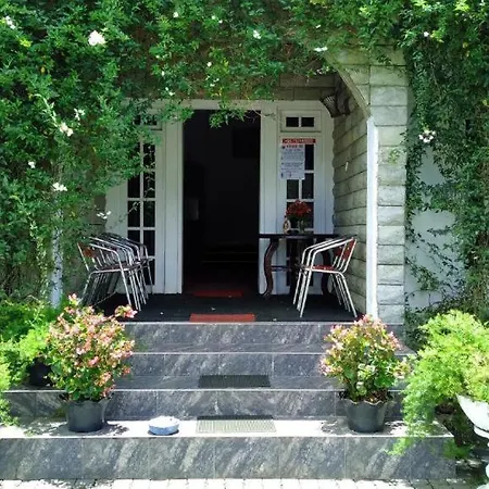 The Royal Terrace Holiday Bungalow Bed & Breakfast *