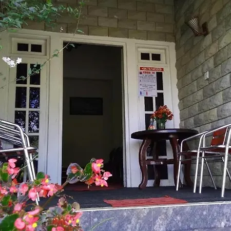 The Royal Terrace Holiday Bungalow Bed & Breakfast Nuwara Eliya
