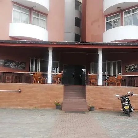 Eleven 2 Eleven & Restaurant Apartment Nuwara Eliya