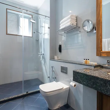 Hotel Araliya Red - Budget Friendly Hotel- Where Find Stunning 360 Panoramic View Of 4*