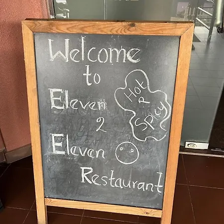 Apartment Eleven 2 Eleven & Restaurant
