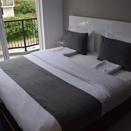 Infinity By Infinity Apartment