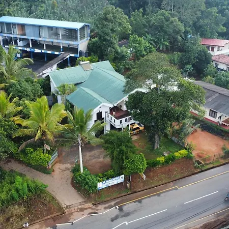Crown Homestay Nuwara Eliya
