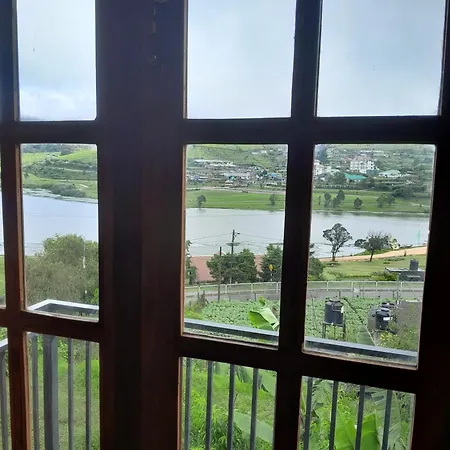 Hotel Creek View *
