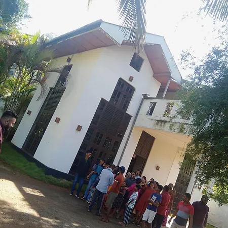 Crown Homestay