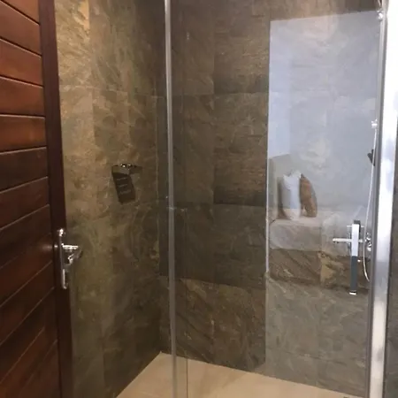 Hotel Galaxy Grand Nuwara Eliya