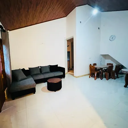 Hilltop Homestay *