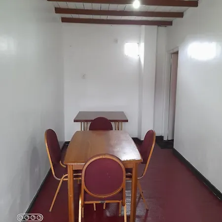 Crown Plaza Guest house Nuwara Eliya