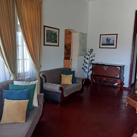 Guest house Chelthnam Holiday Bungalow *