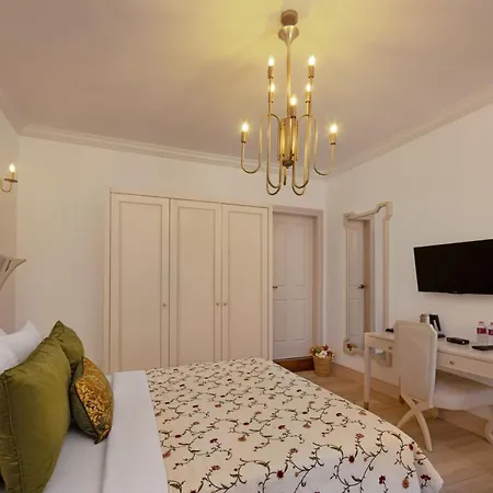 Lyndale 5*