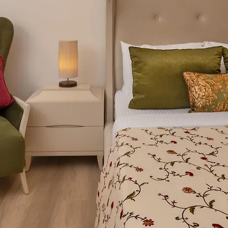 Lyndale Bed & Breakfast 5*