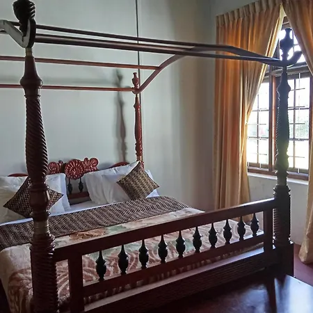 Guest house Chelthnam Holiday Bungalow