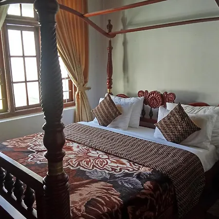 Chelthnam Holiday Bungalow Guest house *