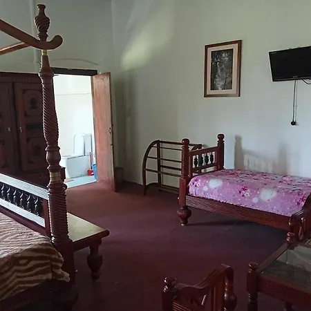 Guest house Chelthnam Holiday Bungalow *