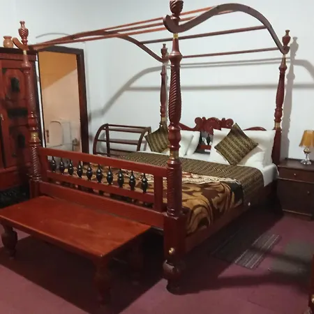 Chelthnam Holiday Bungalow Guest house *