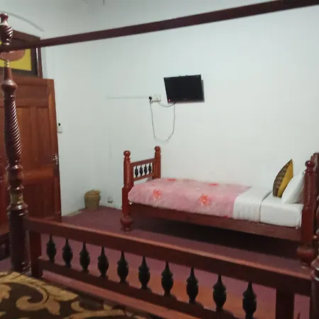 Chelthnam Holiday Bungalow Guest house *