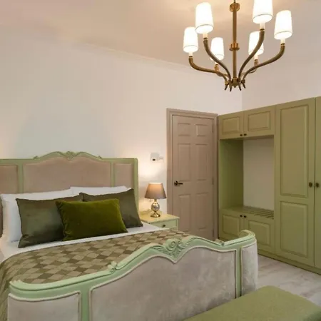 Stoney Croft 5*