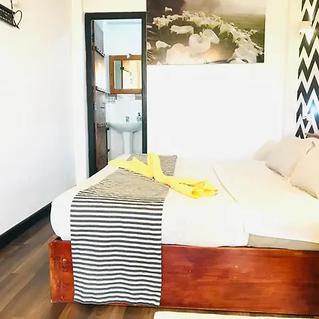 Red Wood Guest house Nuwara Eliya