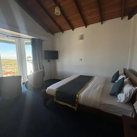 Aoki Nuwaraeliya 2*