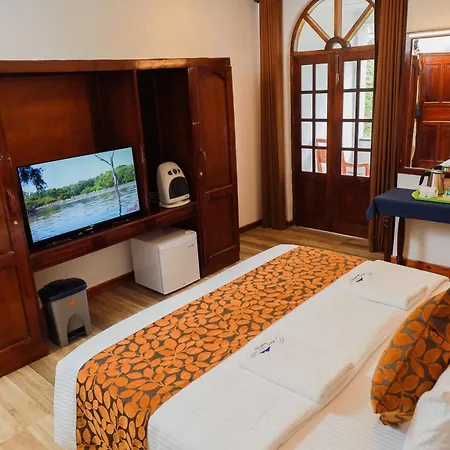Hotel Silver Falls -
