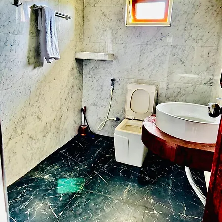 Hotel White Tower Nuwara Eliya