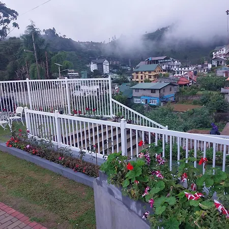 Hotel Twin Red - Luxury With Mountain View