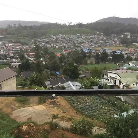 Moon * Nuwara Eliya