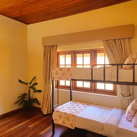 Hotel The Loris Manor *