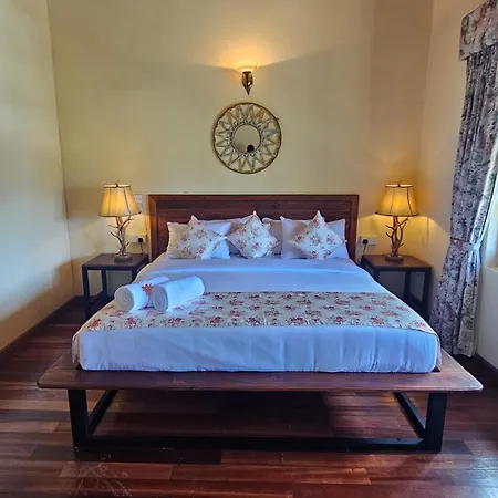 Hotel The Loris Manor