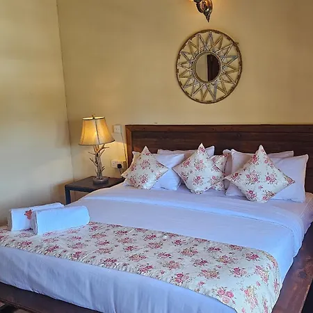 Hotel The Loris Manor *