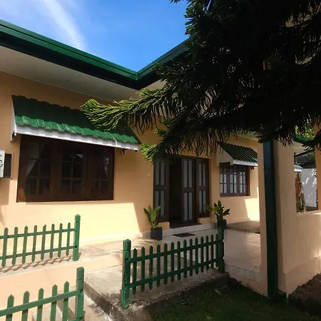 Hotel The Loris Manor *