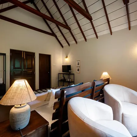 Bed & Breakfast Tathya Hills - Boutique Garden Escape