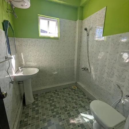 Homestay Moon Plains White House