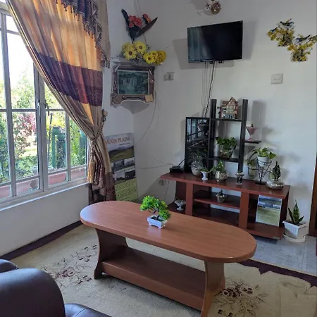 Moon Plains White House Homestay *