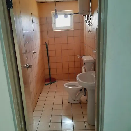 Hostel - *