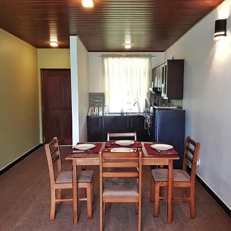 Gregory's Edge Apartment *