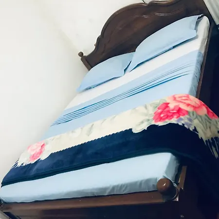 Sarasavi Family Guest house *
