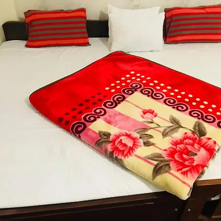 Sarasavi Family Guest house *