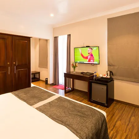Grand Turf Hotel