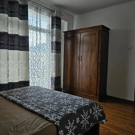 Cozy View 2 Bedroom With Kitchen Apartment *