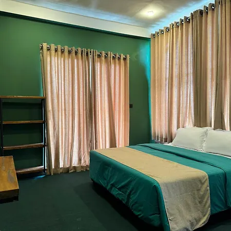 Cloudscape Breeze Hotel *