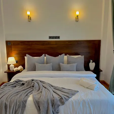 Inn Seeming