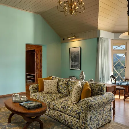 Uga Halloowella Hotel