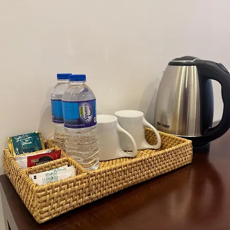 Hotel Queens Mount Glen Heights