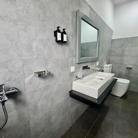 Queens Mount Glen Heights Hotel 2*