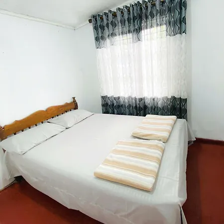 Nuwaraeliya Guest Holiday home Nuwara Eliya